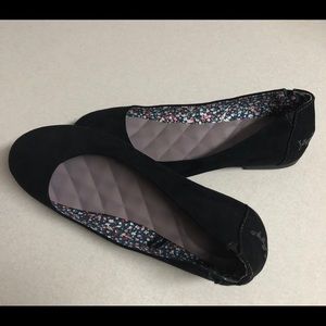 Like new Jellypop brand black flats